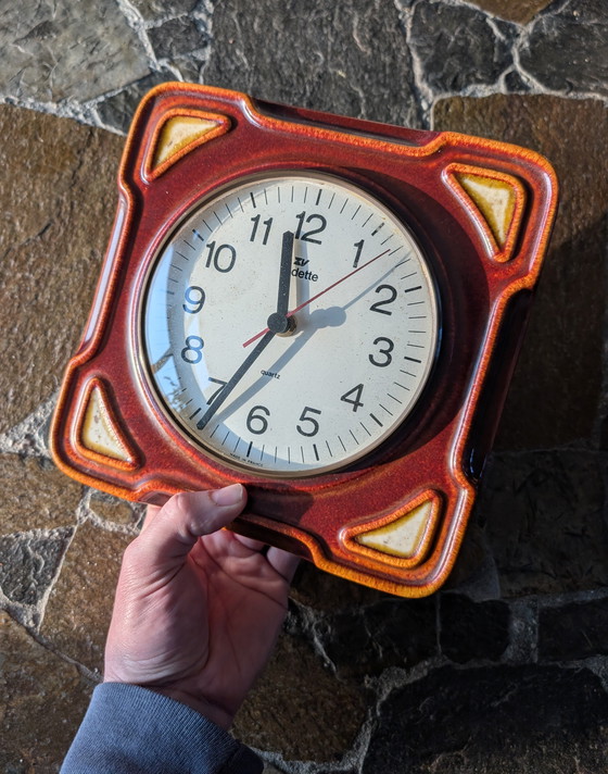Image 1 of Vintage Vedette Keramiek klok jaren 70 werkt en onbeschadigd. 