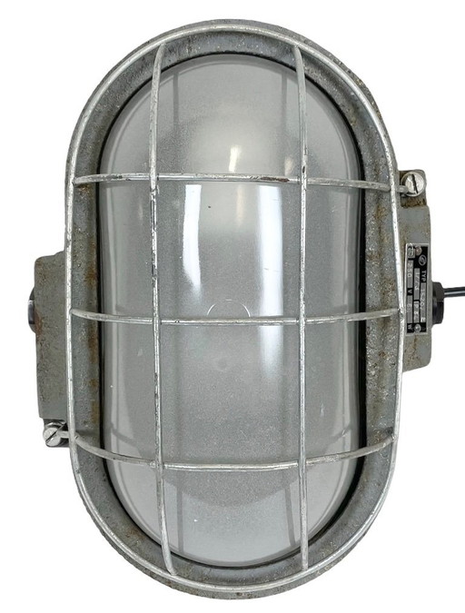 Graue industrielle Wandleuchte aus Gusseisen von Elektrosvit, 1970er Jahre