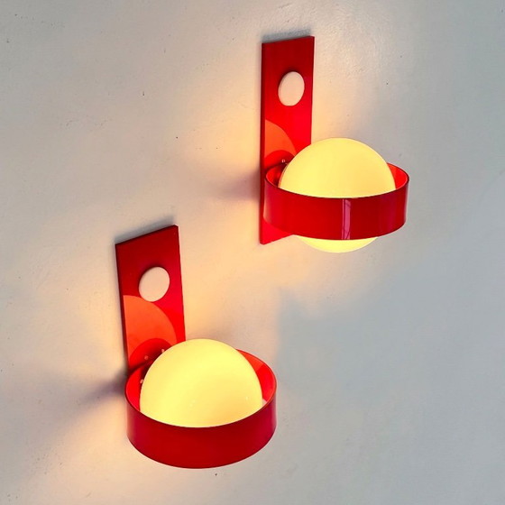 Image 1 of Coppia di lampade da parete in stile Space Age, rosse e bianche, in vetro e plastica, anni '70.