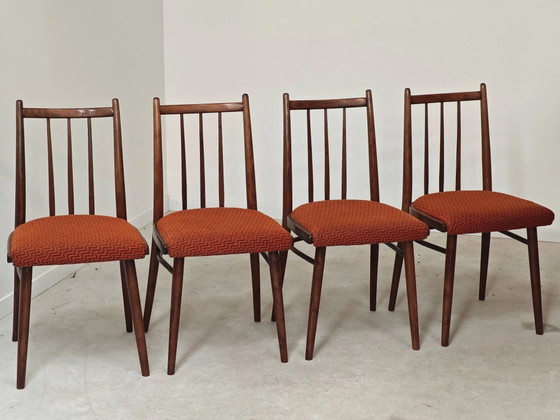 Juego de 4 sillas de comedor TON Bystrice Antonin Suman tela naranja – Thonet, Wood, Mid Century Modern (photo 3 of 16)