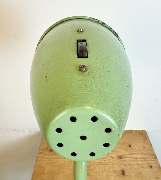 Image 1 of Lampada da tavolo industriale verde da officina, anni '60