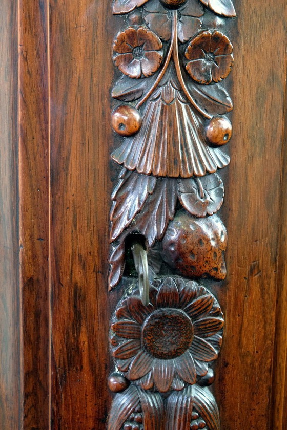 Image 1 of Mobile a viticcio in prezioso palissandro, 1700 circa.