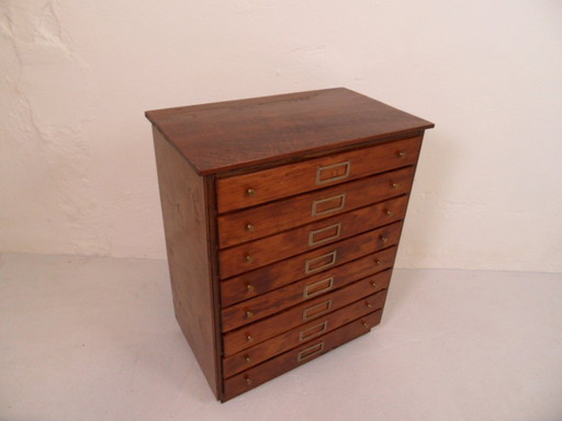 Vintage ladekastje van horlogemaker