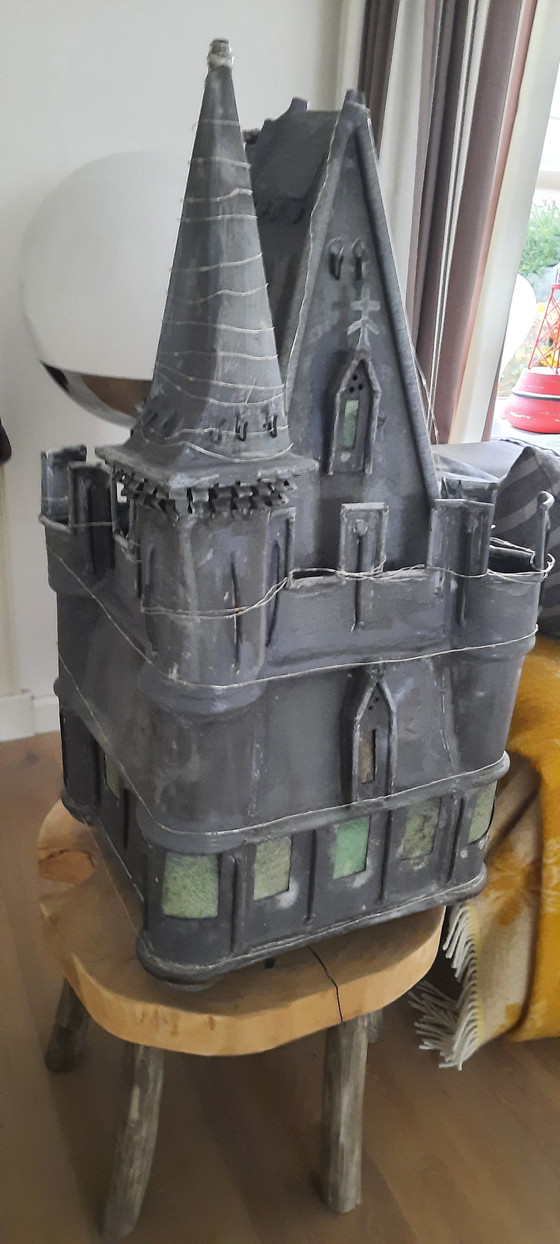 Image 1 of Prachtig groot zinken kasteel 19e eeuws