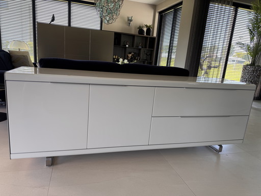 Modern white lacquer high gloss sideboard in top condition - stylish Italian design, purchased at De Spits Meubelen Rotterdam.