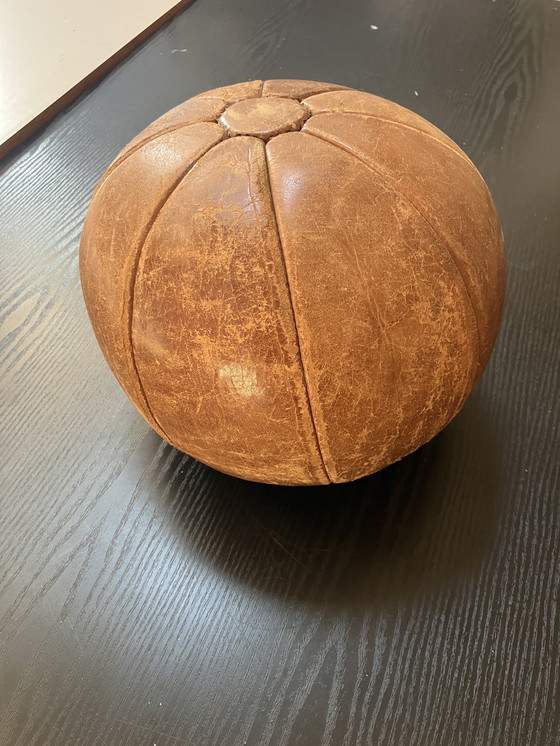 Image 1 of Oude vintage leren medicijnbal 3kg