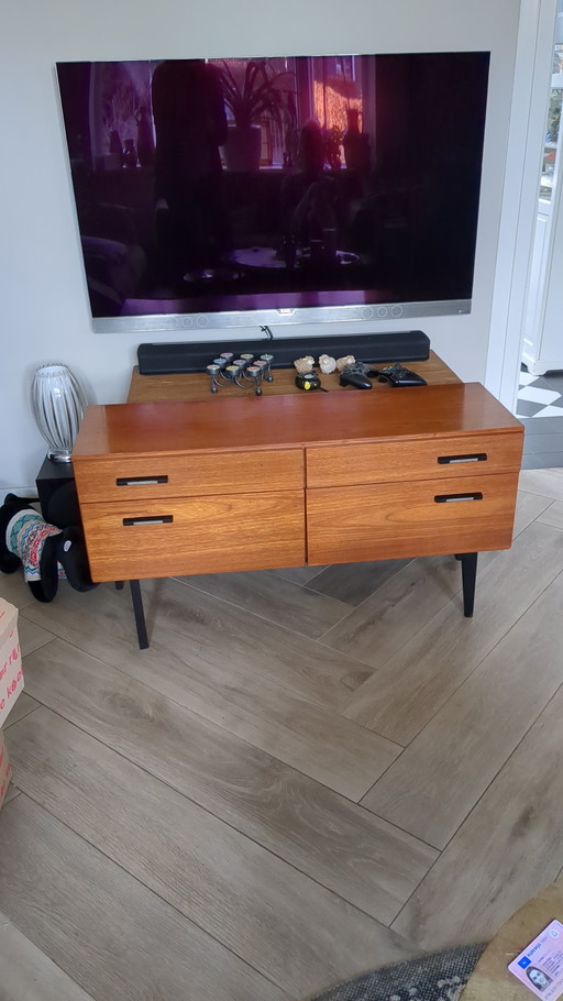 Vintage Televisie/Audiokastje Of Klein Dressoir