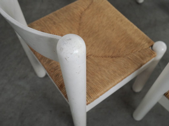 Image 1 of Conjunto de cuatro sillas de madera de haya, diseño italiano, década de 1980, fabricadas en Italia.