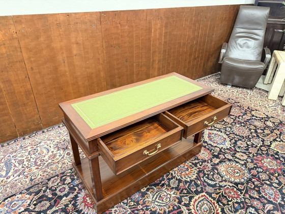 Klassischer englischer Chesterfield Konsolentisch – Leder, Holz (photo 8 of 11)