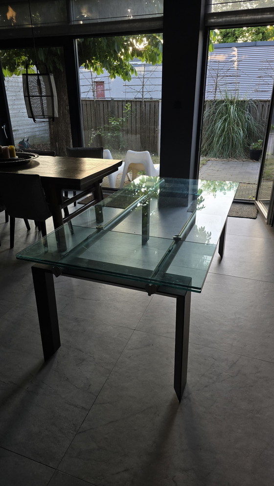 Image 1 of Tavolo da pranzo allungabile dal design vintage | Vetro, legno e metallo (circa 2000)