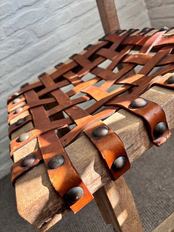 Image 1 of Sedia spagnola in legno con rivestimento in cuoio