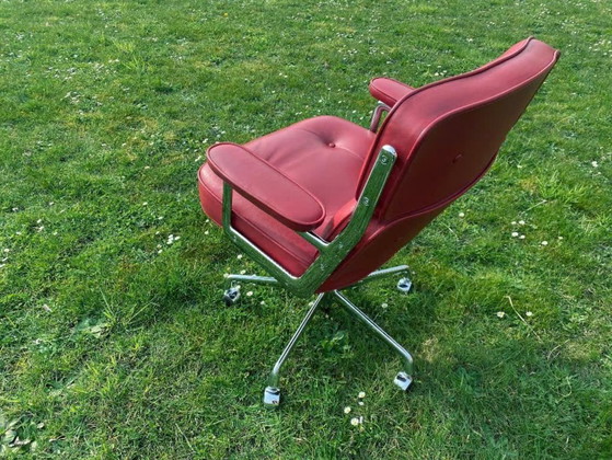 Image 1 of Silla de vestíbulo Eames Vitra 2008 color rojo piedra