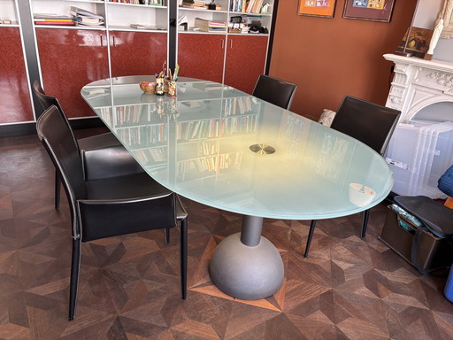 Poltrona Frau eettafel Calice ovaal
