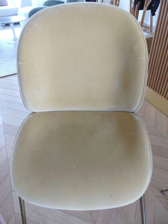 Image 1 of Set aus 8 „Beetle Dining Chair“-Stühlen in Samt von GUBI, Design Stine Gam & Enrico Fratesi