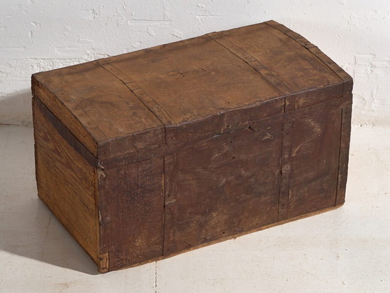 Small antique trunk in pine wood – Central Europe, circa 1900 – Decorative Objects, Iron, Rustic (photo 11 of 16)