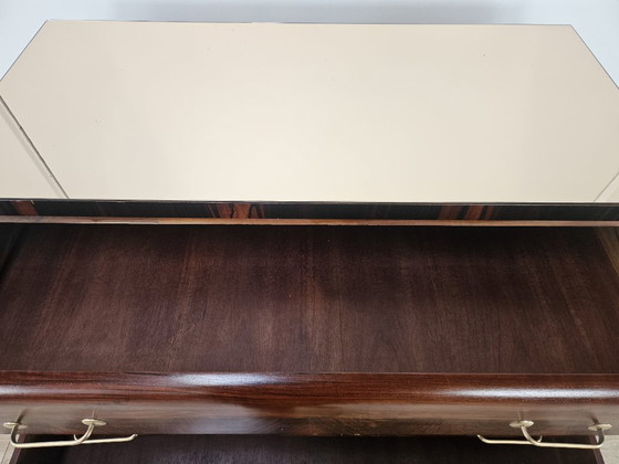 Image 1 of Art Deco commode in mahonie en roze esdoorn met spiegelblad.