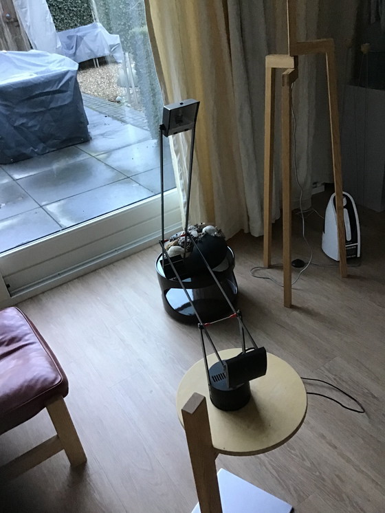 Image 1 of Zwarte designlamp Tizio, ontworpen door Artimide.