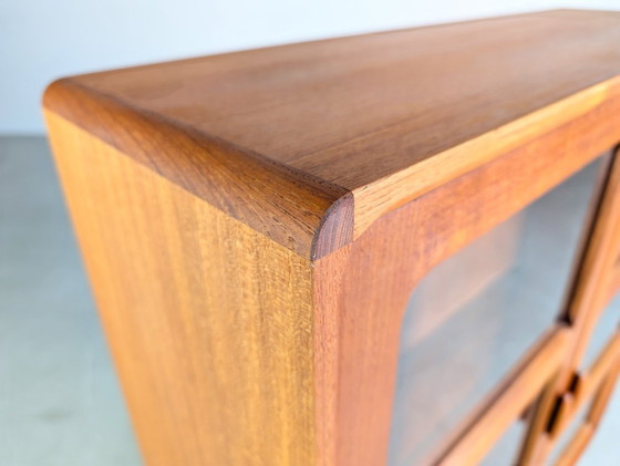 Image 1 of Vetrina d'epoca originale Dyrlund credenza midcentury in teak anni '60