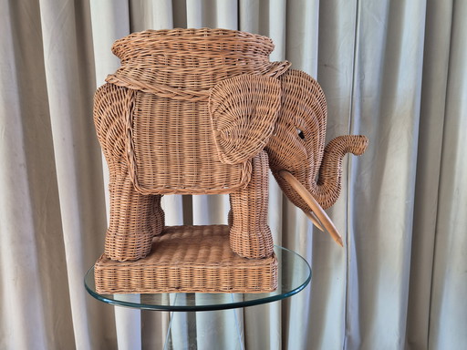 elefante vintage in vimini marrone