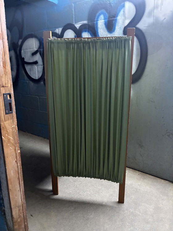 Image 1 of Paravento pieghevole degli anni '50 realizzato con telaio in legno e lamina