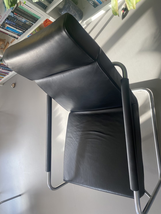 Image 1 of Poltrona lounge in pelle nera Harvink