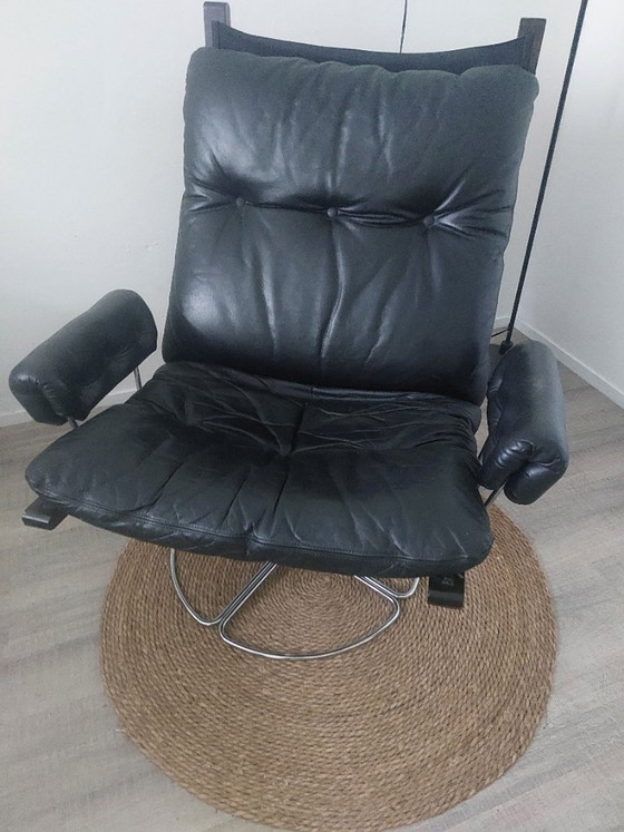 Black soft leather Wing Chair / Swivel chair – Wood (photo 6 of 8)