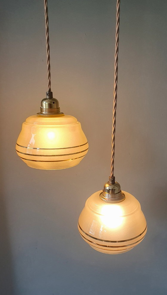 Image 1 of Set di lampade a sospensione vintage francesi in vetro con decorazioni dorate