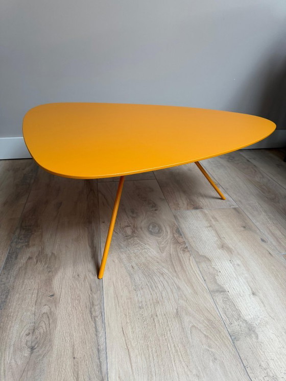 Image 1 of Leolux Liliom salontafel – geel – als nieuw