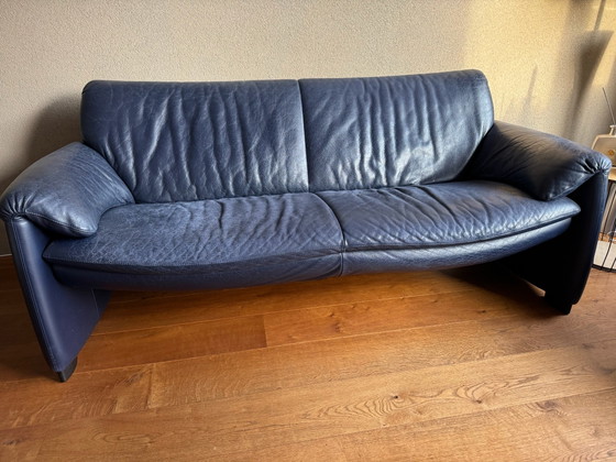 Two comfortable and stylish dark blue leather Leolux Bora sofas. These sofas are in good condition, 2 seaters (photo 2 of 5)