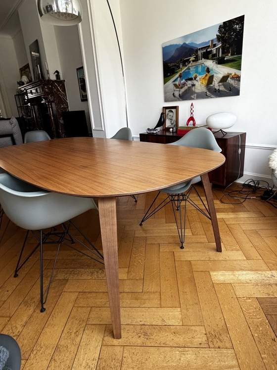 Image 1 of Tavolo da pranzo Gubi - Ovale - Colore noce - Stile danese