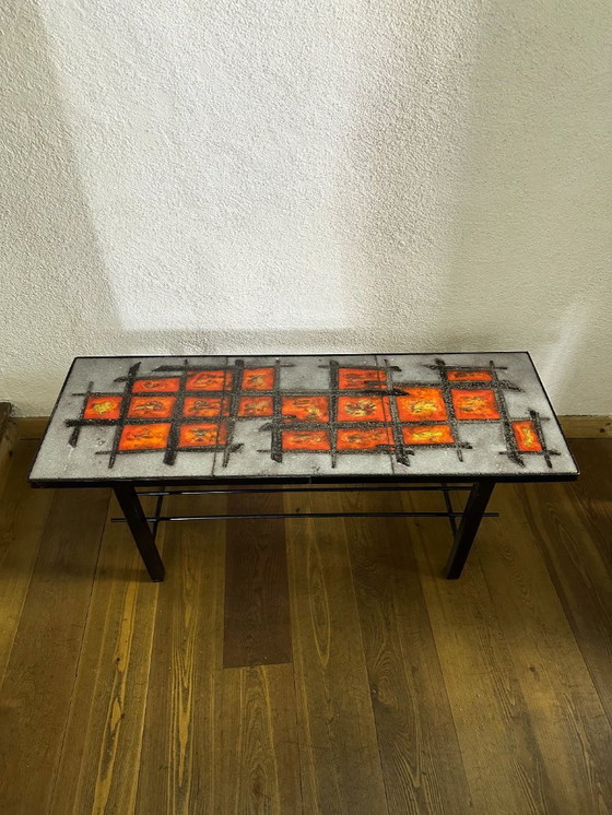 Image 1 of Couchtisch „Cloutier“ aus glasierter Lavakeramik und lackiertem Metall. Frankreich, 1970er Jahre.