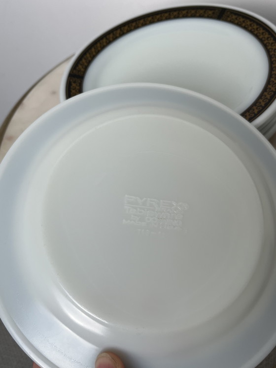 Image 1 of 6 PYREX Fleur-de-Lis Teller schwarz/gold 20 cm