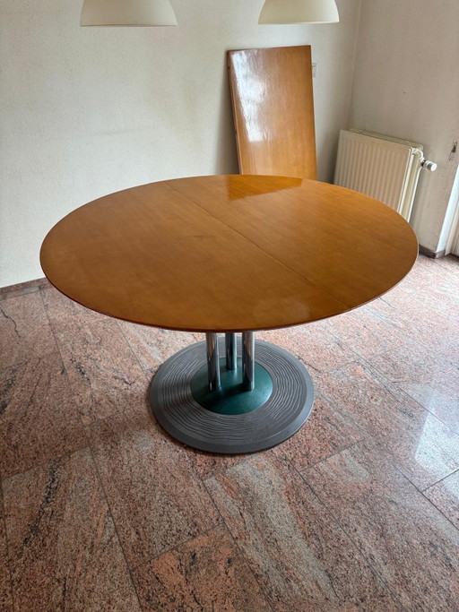 Leolux Trias Dining table