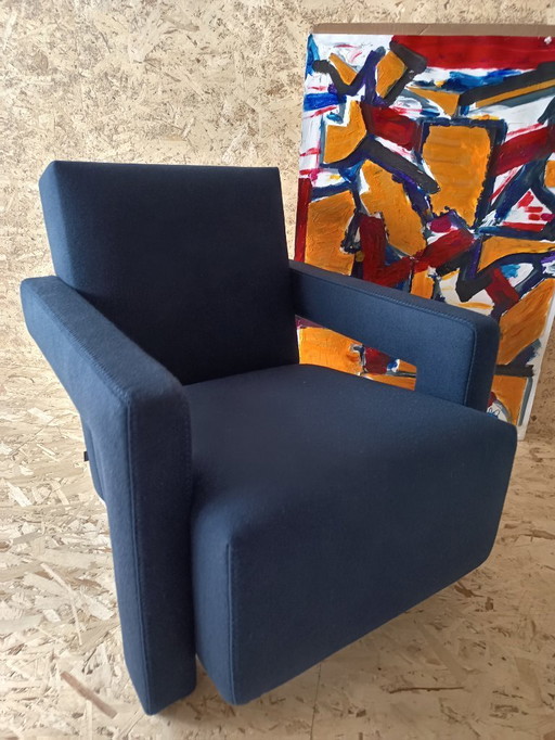 CASSINA Utrecht 637 armchair in Midnight BLUE Kvadrat wool by Gerrit Rietveld