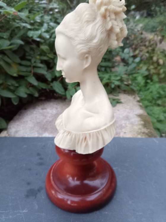 Alabaster Bust Manon Lescaut, Decorative Objects, Stone, Multi Color (photo 7 of 10)