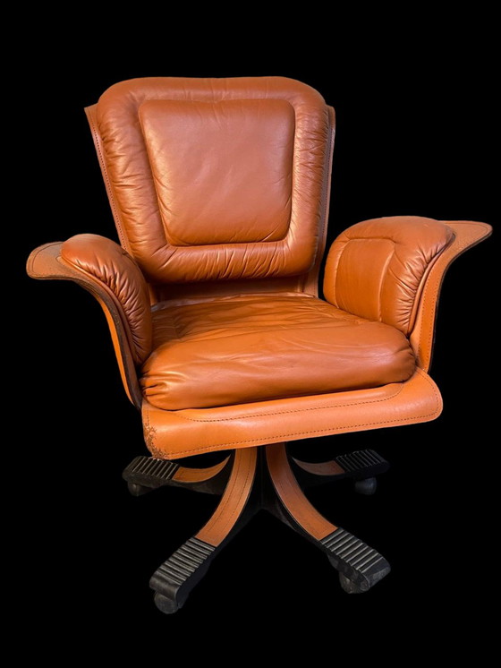 Image 1 of Fauteuil vintage italien en cuir