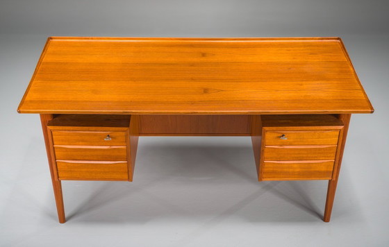 Image 1 of  Dänischer Teakholz-Schreibtisch von Peter Lovig Nielsen für Hedensted Mobelfabrik, 1974