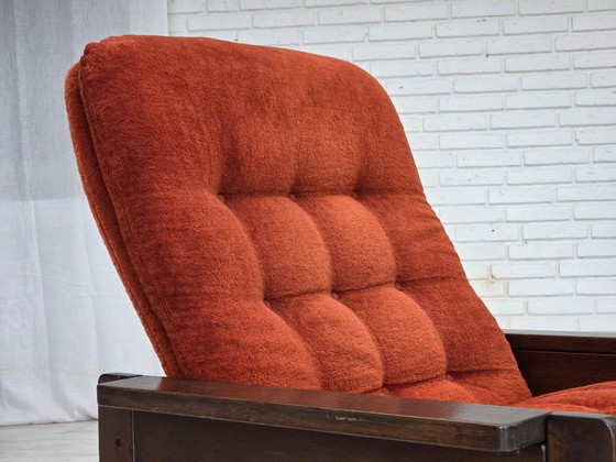 Image 1 of Deense fauteuil uit de jaren 70, oranje/rood meubelvelours, donker eikenhout.