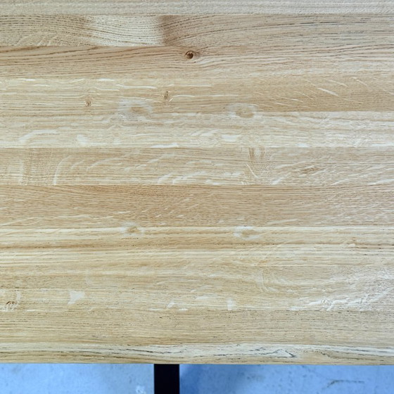 Image 1 of Organisch eiken eettafel met stalen matrixpoot, Hjort Knudsen