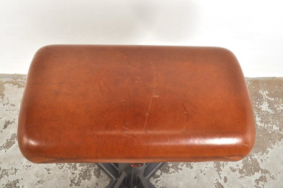 Image 1 of Cervo da ginnastica d'epoca come elemento di attrazione