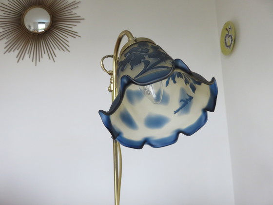 Image 1 of Art Nouveau lamp in brass and Vianne glassware, Signed