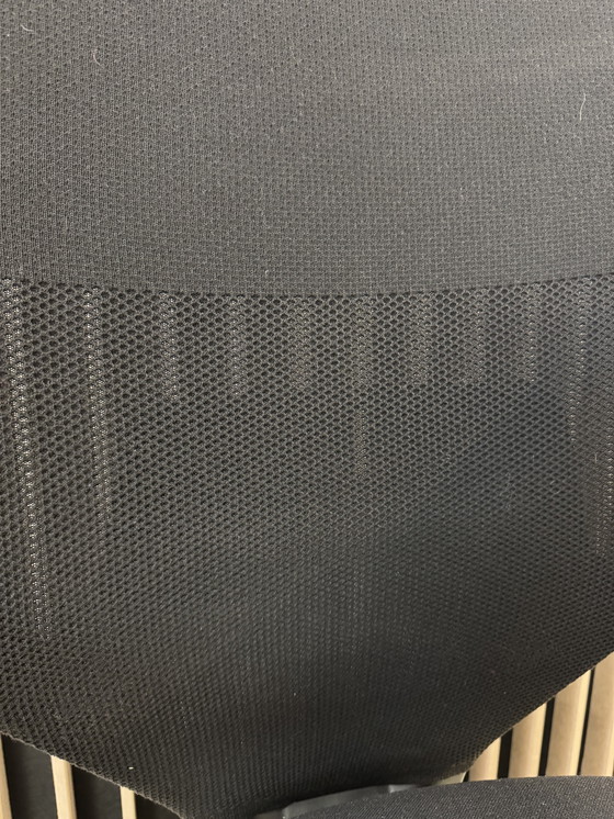 Image 1 of Silla de oficina de malla Vitra ACX