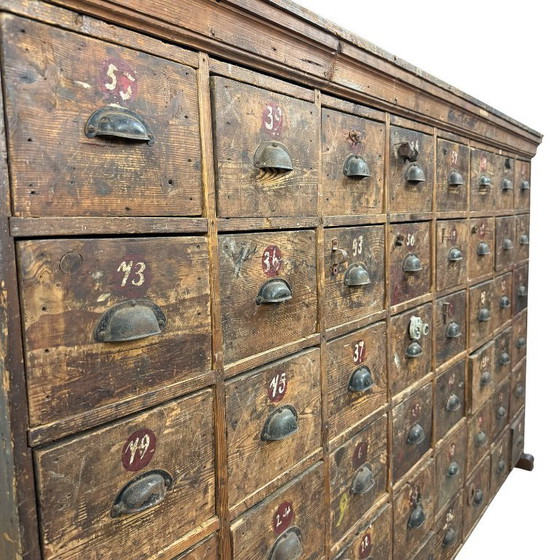Image 1 of Gran cómoda antigua – mueble industrial con 48 cajones