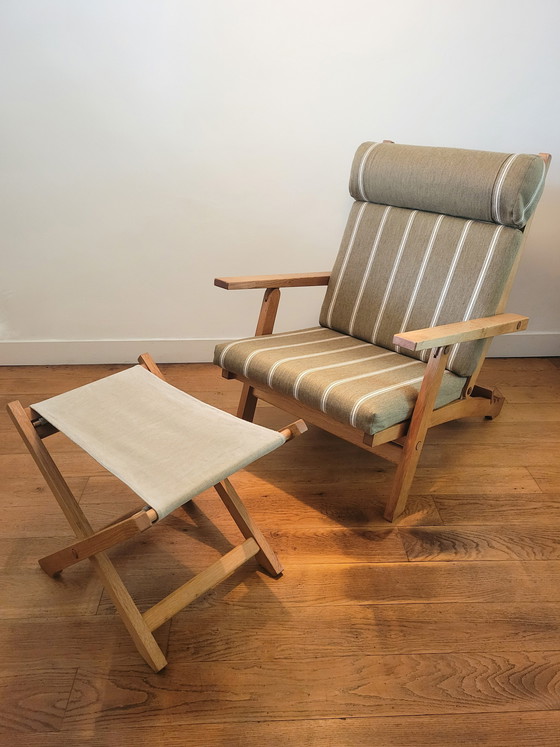 Image 1 of Fauteuil en Voetenbank van Hans J. Wegner voor AP Stolen