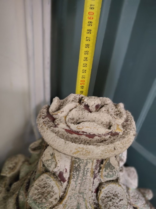 Wall plinth