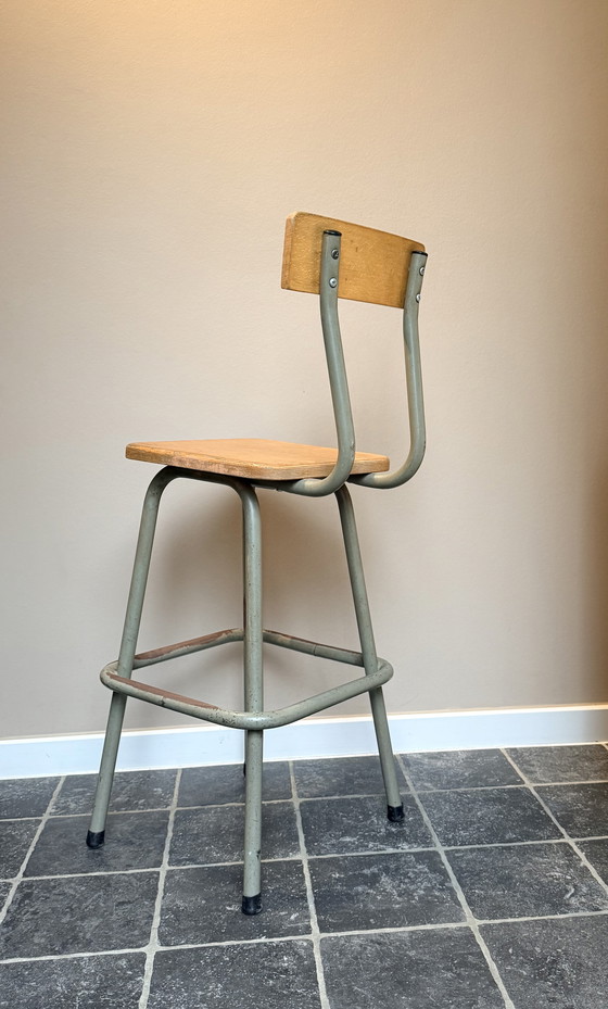 Image 1 of Laboratorio escolar stoelen