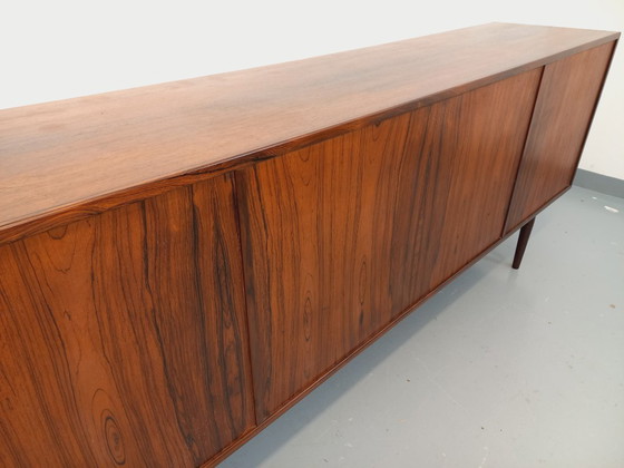 Image 1 of Vintage Scandinavisch dressoir van palissanderhout, ontworpen door de Deense designer Arne Vodder, daterend uit de jaren 60.