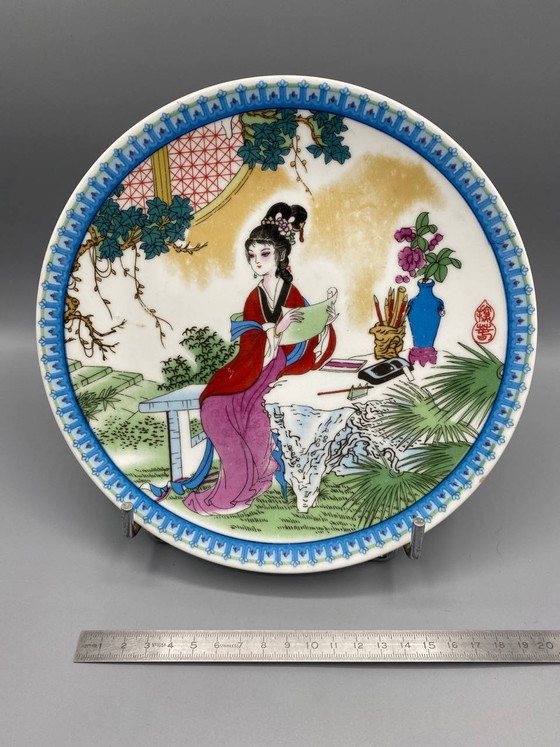 Chinesischer Porzellanteller aus der Tanchun-Serie „Traum der Roten Kammer“ (Hong Lou Meng) – Geschirr (photo 4 of 4)