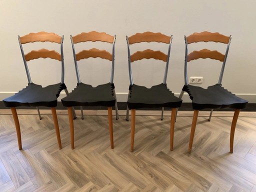 Eetkamerset met vier stoelen "Sedlak" van Borek Sipek voor Vitra en bijpassende tafel van Cidue Italy