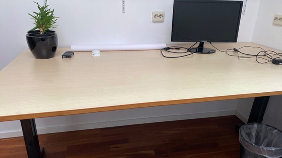 Image 1 of Ahrend desk table